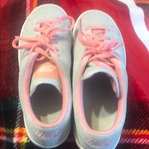 Good Condition Nike shoes Youth Size 5